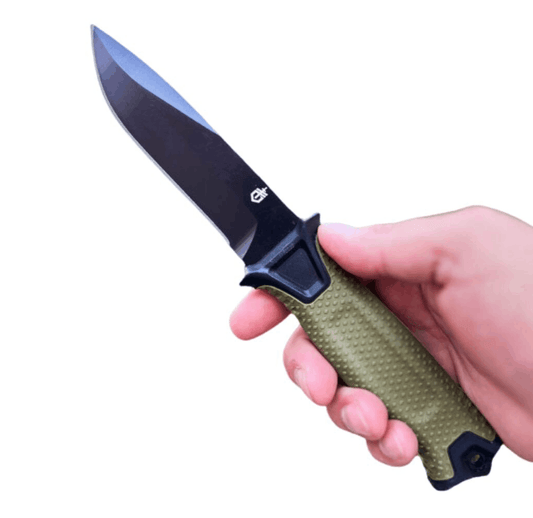 Cuțit tactic cu teacă pentru purtare orizontală și verticală